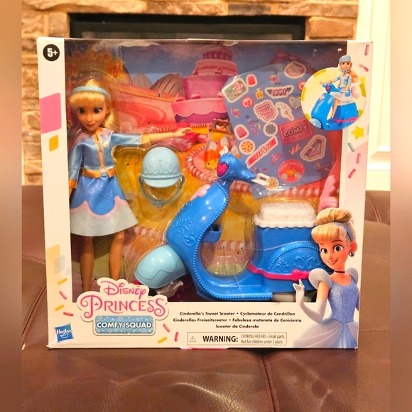 Disney Princess Comfy Squad Cinderella's Sweet Scooter - Picture 1 of 4
